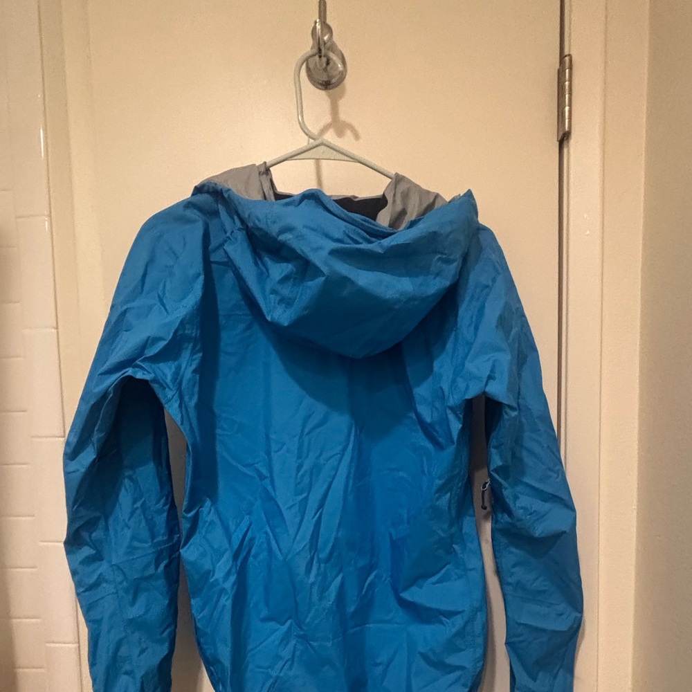 Rab downpour 2.0 Perfect condition Women's Blue Hooded Rain Jacket Xsmall - Picture 5 of 6
